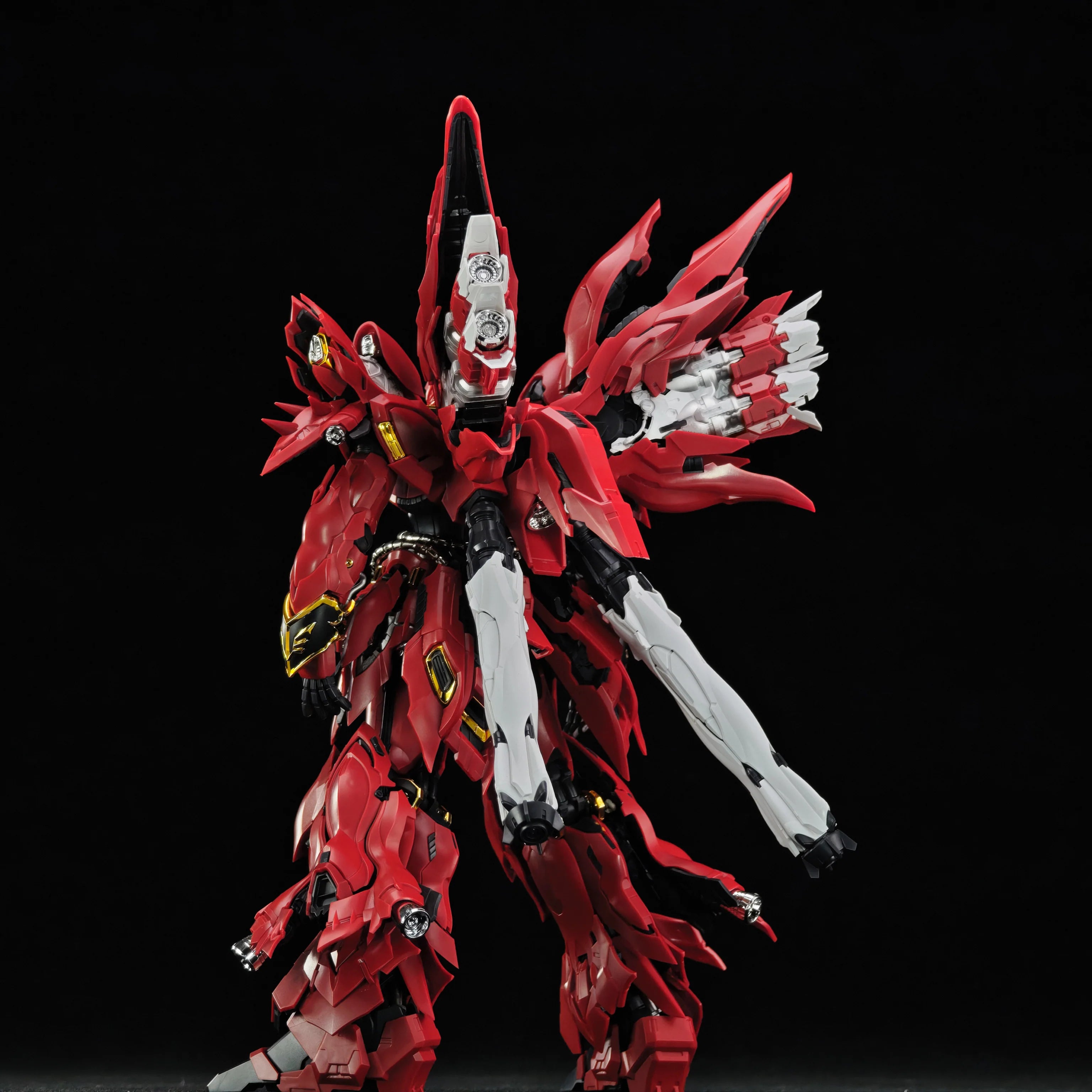 PRE-ORDER Comet Technology 1/100 MSN-06S The Red Comet Model Kit